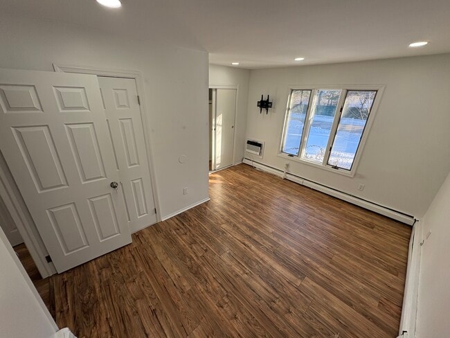 Building Photo - 61 Bowling Ln