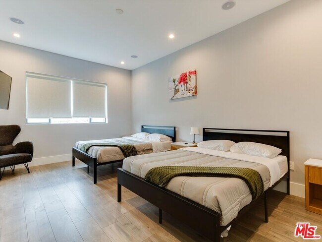 Building Photo - 4830 Pickford St