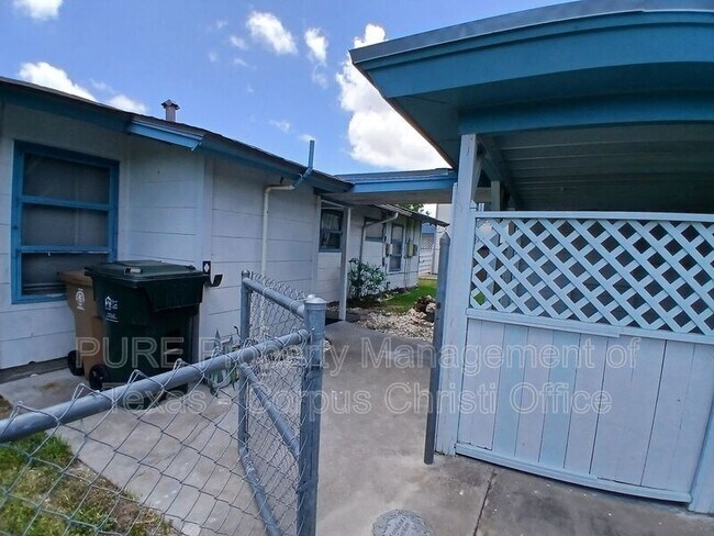 Building Photo - 4701 Prinston Dr
