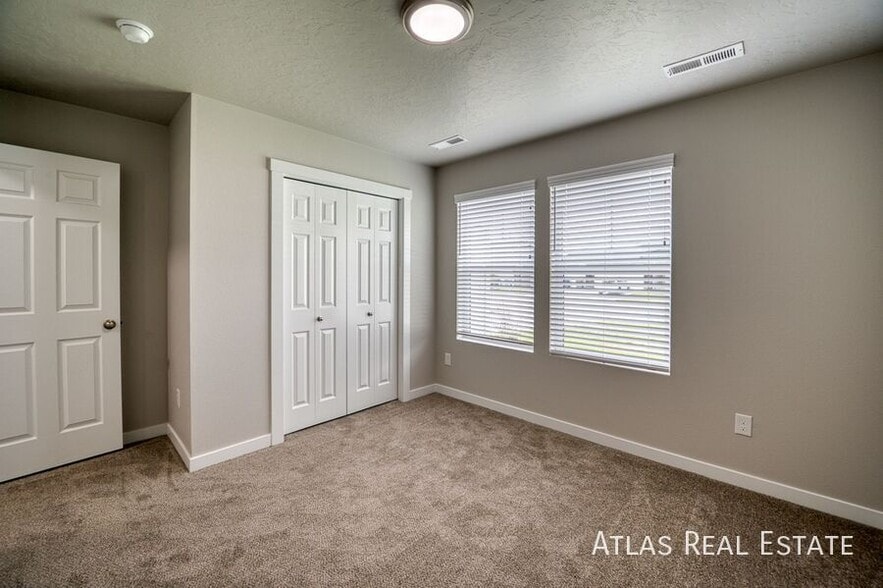 Building Photo - 1758 E Eddington St