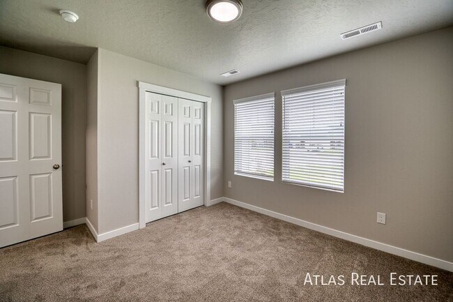 Building Photo - 1758 E Eddington St