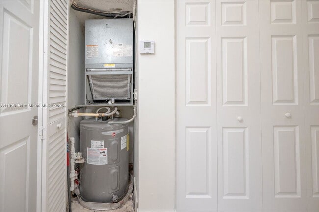 Building Photo - 2406 Centergate Dr