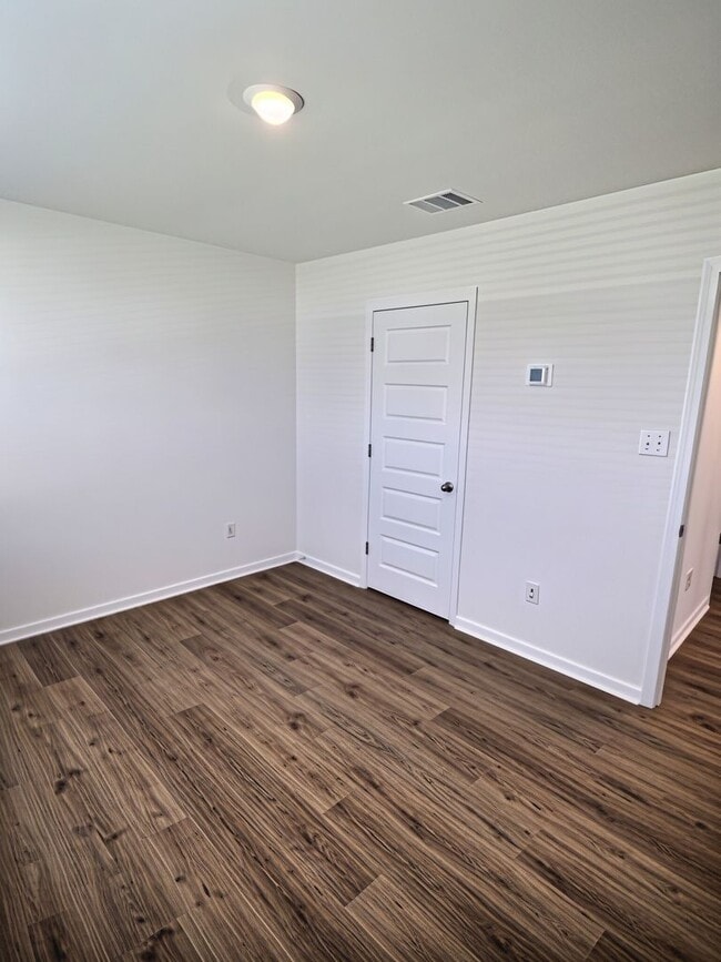 Building Photo - 123 Everly Cir