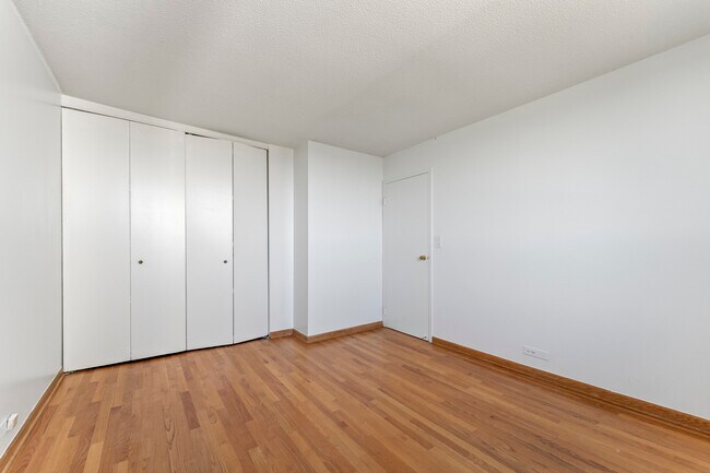 Building Photo - 5100 N Marine Dr