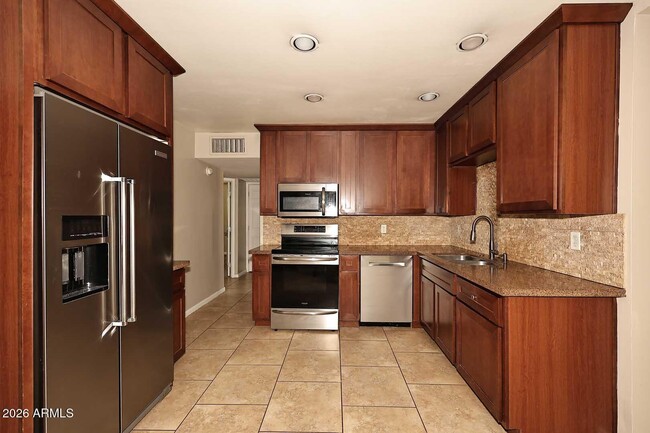 Building Photo - 2314 E Montecito Ave