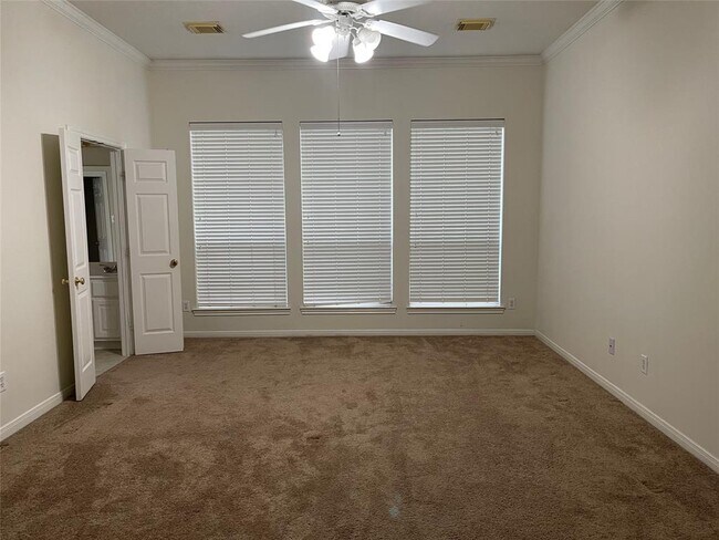 Building Photo - 9410 Creek Vine Dr