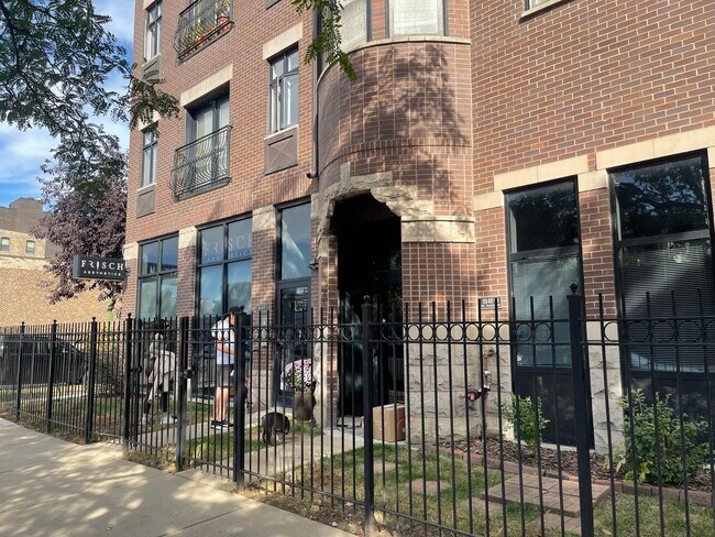 Building Photo - 529 N Racine Ave