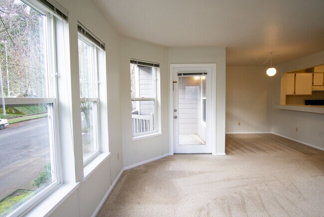 Building Photo - Lair Hill: Great 2 Bed 2 Bath with DW, W/D...