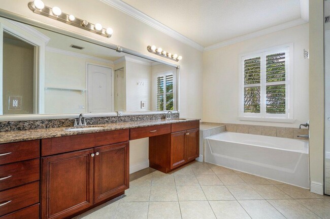 Building Photo - 8429 Cocoplum Sound Ln