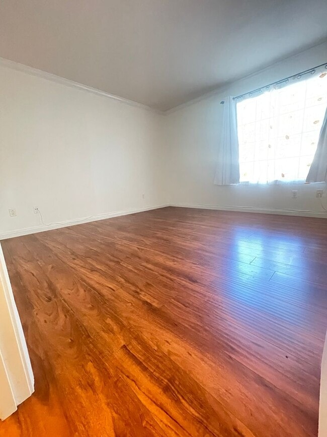 Building Photo - Great One Bedroom Condo w/ A/C