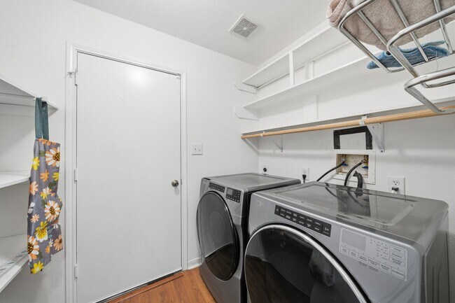 Building Photo - 5726 Westminster Village Dr