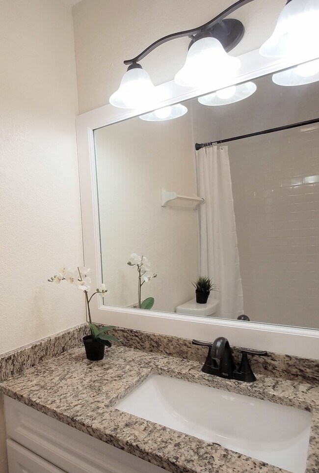 Building Photo - FOR RENT! Gorgeous First Floor Remodeled 2...