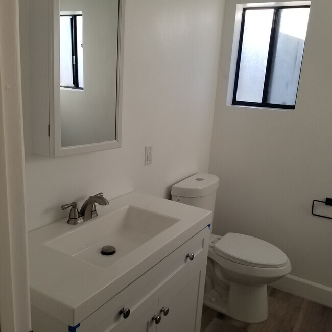 Building Photo - 1032 W 103rd St