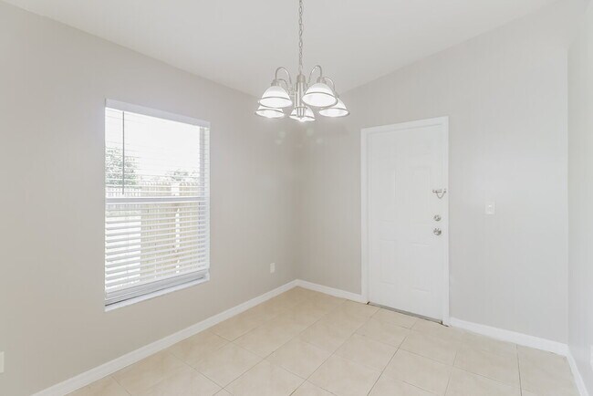 Building Photo - 3238 Riverdale Dr