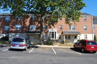 Building Photo - EDGEWOOD - THE GROVE - 3 BEDROOM CONDO