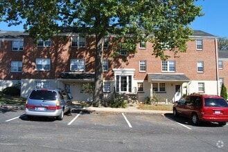Building Photo - EDGEWOOD - THE GROVE - 3 BEDROOM CONDO