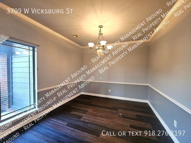 Building Photo - 3709 W Vicksburg St