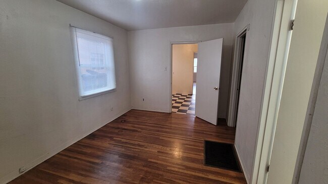 Building Photo - Wilmoore Drive SE-1101 &amp; 1103