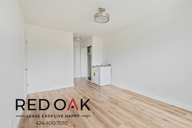 Building Photo - 410-414 1/2 Manhattan Pl-0-204