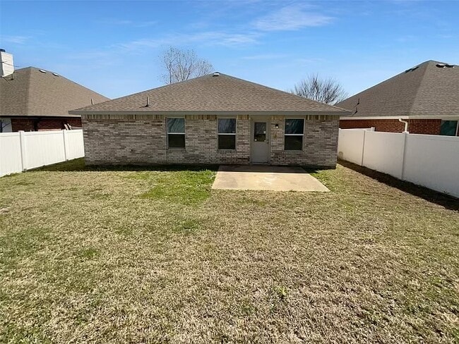 Primary Photo - 3331 Light Pointe Dr