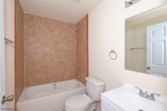 Building Photo - 615 SE 6th Terrace