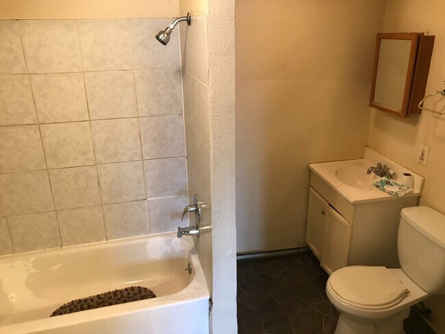 Building Photo - 2932 15th Ave S