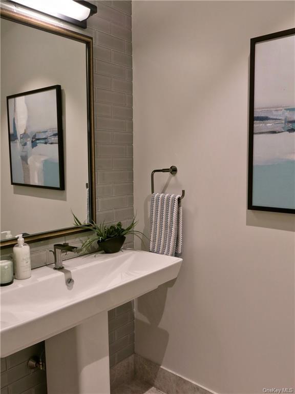 Building Photo - 120 Old Post Rd