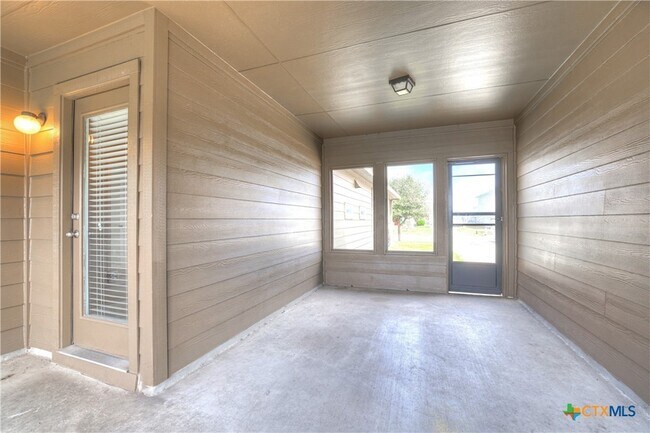 Building Photo - 1048 Lilac Wind
