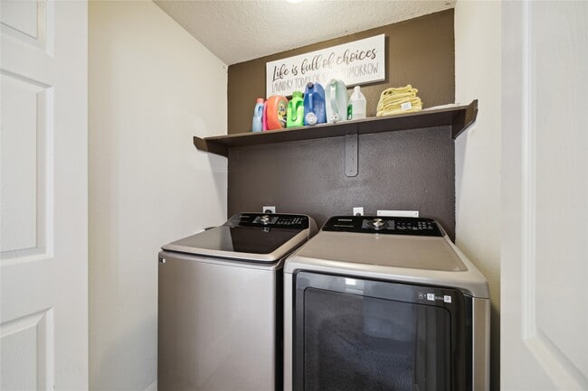 Building Photo - 25619 Oakridge Forest Ln
