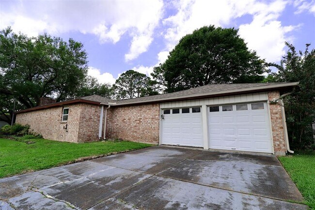 Building Photo - 14202 Ella Lee Ln