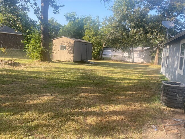 Building Photo - 1191 Big Rock St