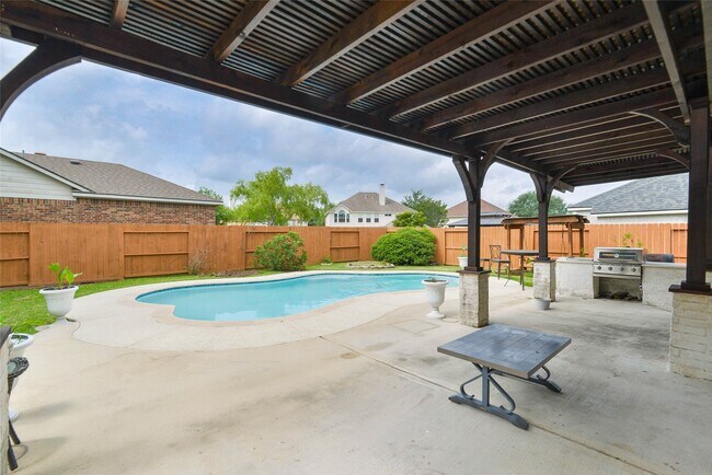 Building Photo - 15707 Sandisfield Ln