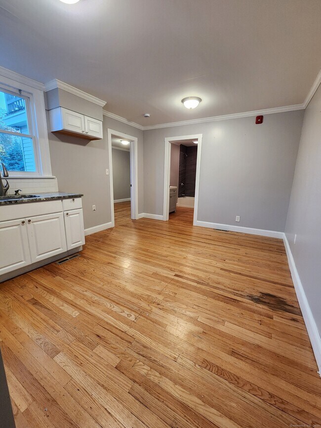 Primary Photo - 782 Farmington Ave