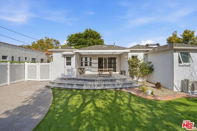 Building Photo - 2317 Veteran Ave