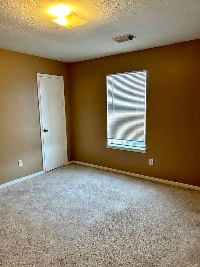 Building Photo - 18315 Willow Moss Dr