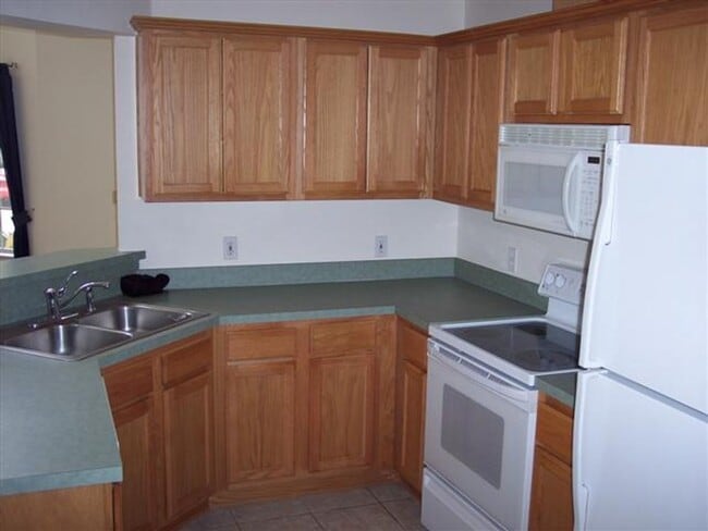 Building Photo - Monticello Condominiums-2 Bedroom/2 Bath w...
