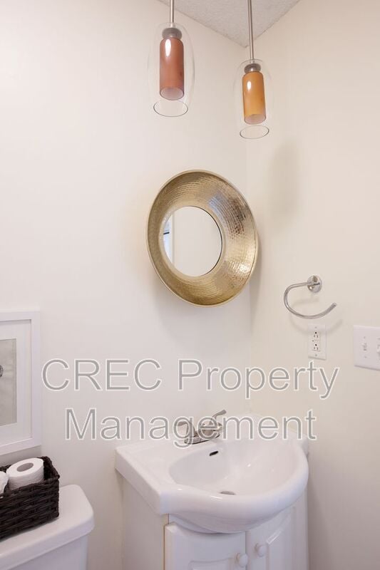 Building Photo - 637 Baytree Ct