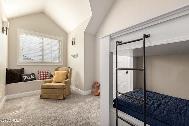 Building Photo - 2013 E Mallory St