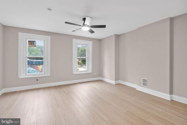 Building Photo - 4956 Baynton St