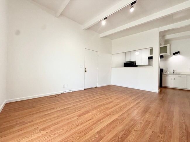 Building Photo - 525-27 S Juniper St