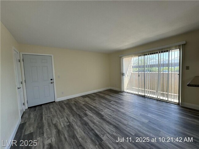 Building Photo - Updated First-Floor Unit | Granite Counter...