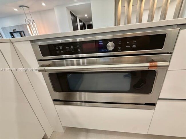 Building Photo - 900 Bay Dr