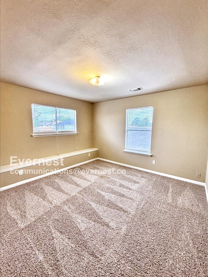 Building Photo - 19402 Sandy Woods Dr