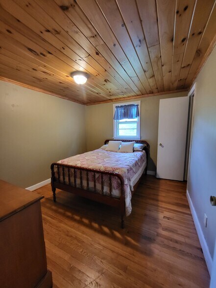 Building Photo - 626 NC Highway 105 Byp