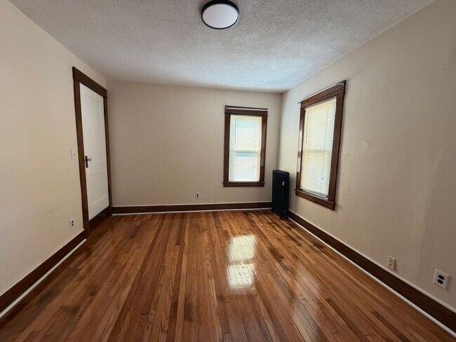 Building Photo - First floor 3 Bedroom