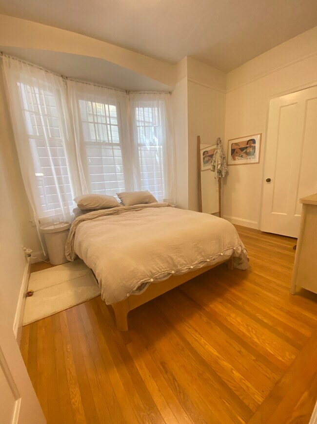 Furnished bedroom from #201 above - 3119 Jackson St