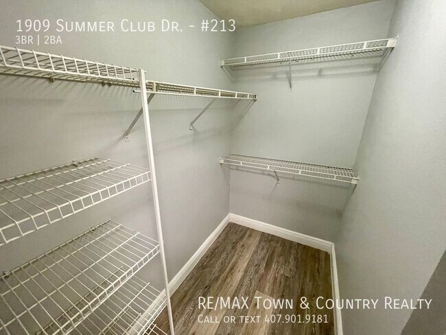 Building Photo - 1909 Summer Club Dr