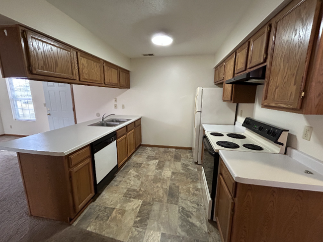 Building Photo - 5573 Tall Pines Pkwy