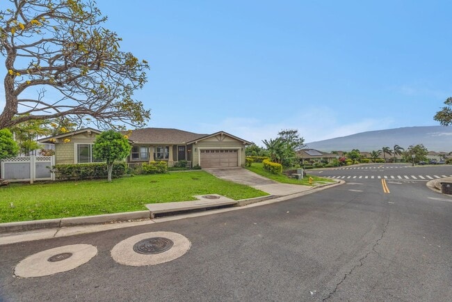Building Photo - Modern Wailuku Home | 3 Bed / 2.5 Bath | Fully Furnished | Pet Friendly | Spacious Living & Prime...