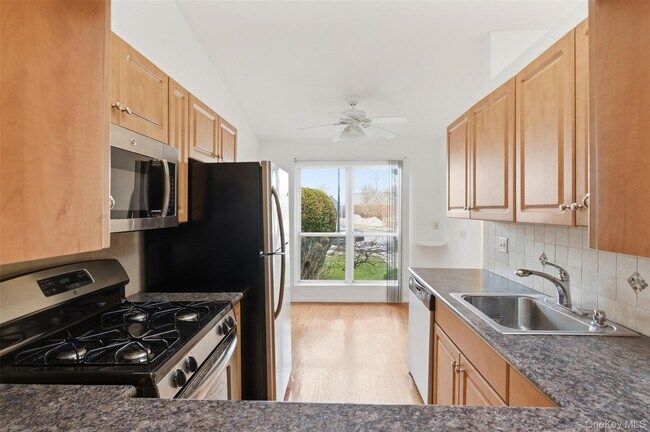 Building Photo - 763 Spring Lake Dr